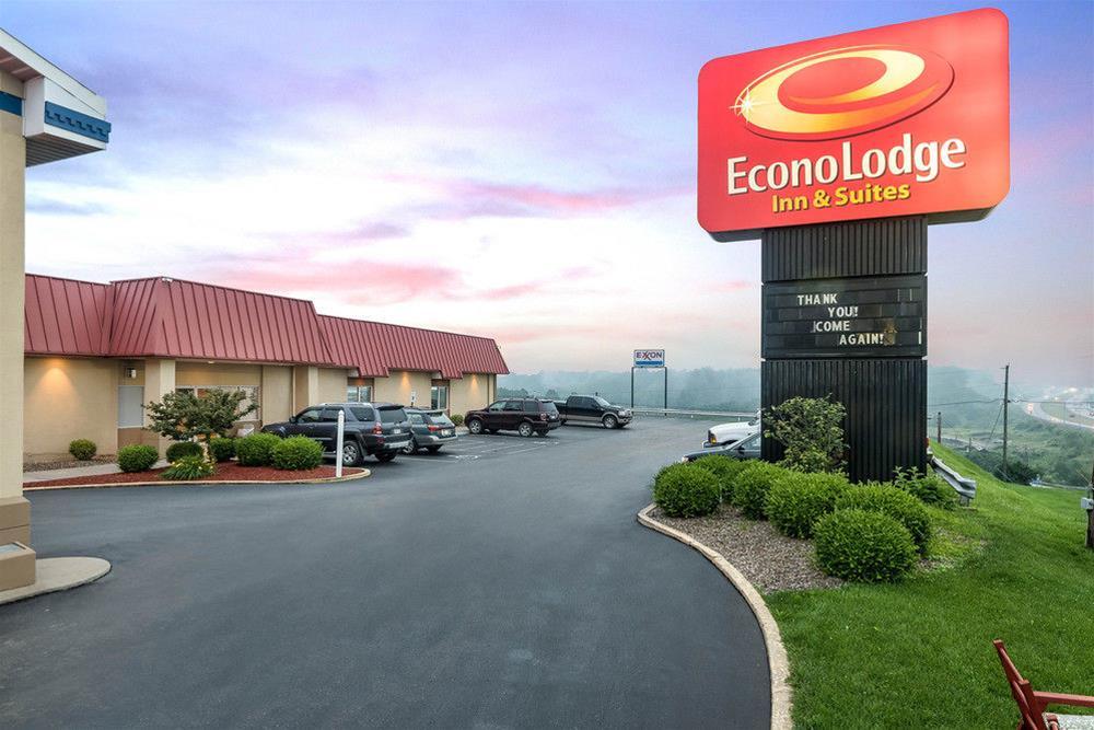 Econo Lodge Inn & Suites Triadelphia - Wheeling Bagian luar foto