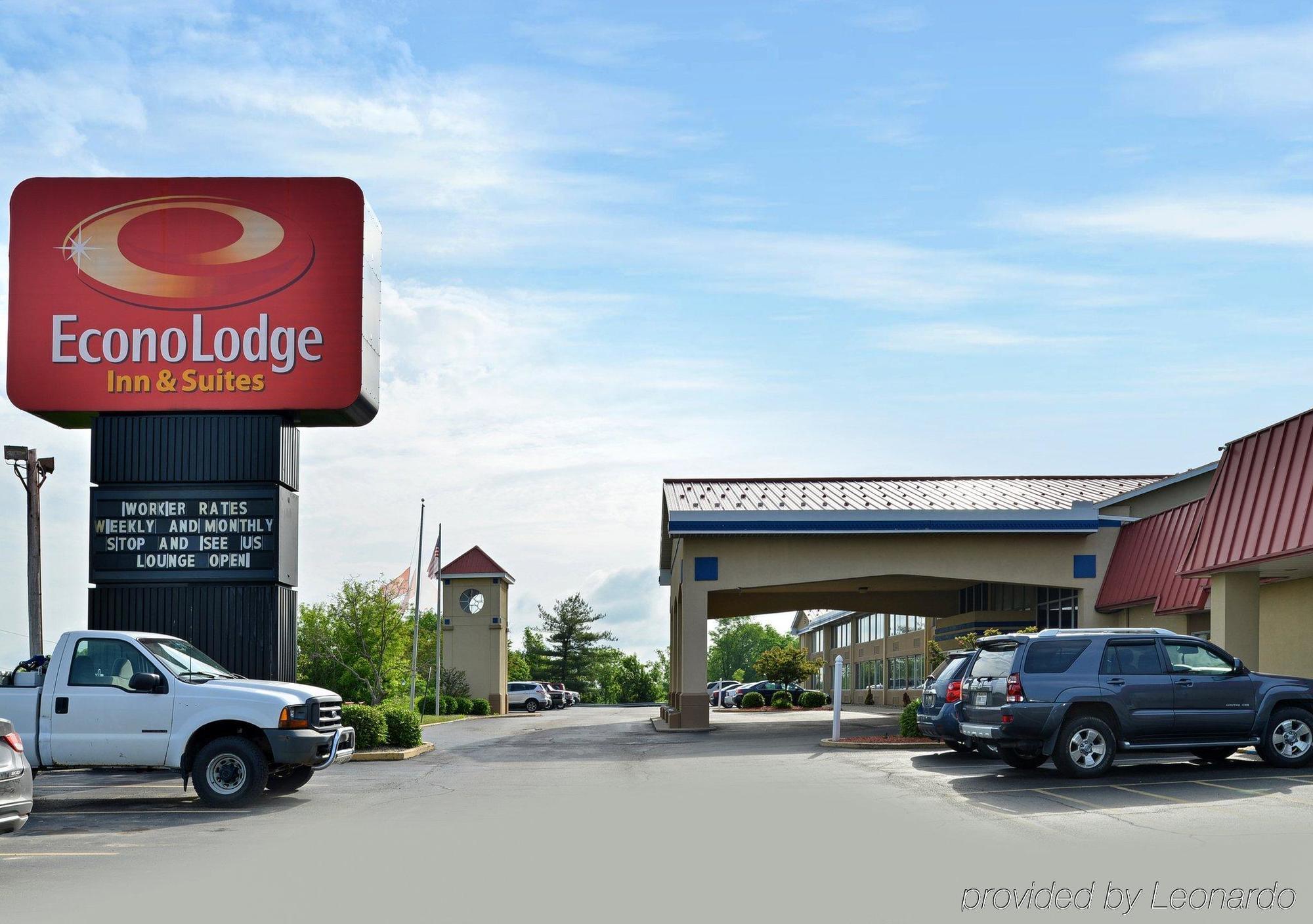 Econo Lodge Inn & Suites Triadelphia - Wheeling Bagian luar foto