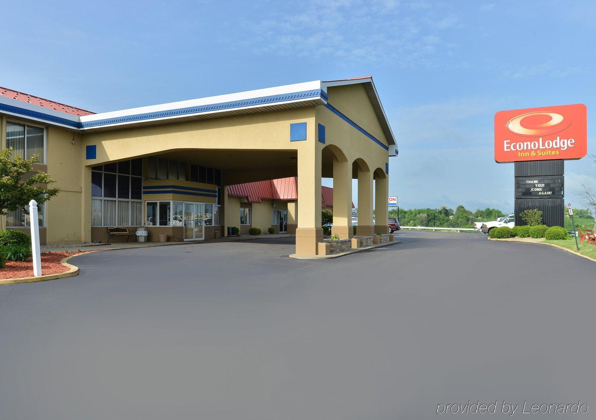 Econo Lodge Inn & Suites Triadelphia - Wheeling Bagian luar foto