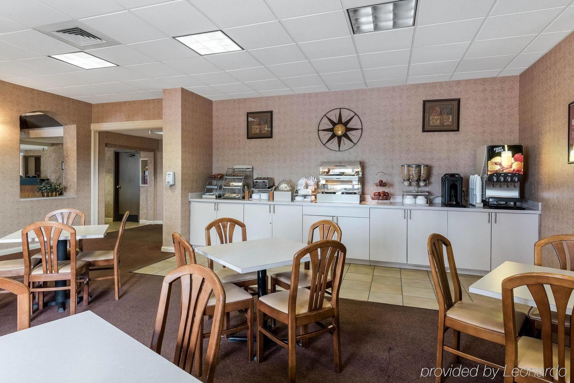 Econo Lodge Inn & Suites Triadelphia - Wheeling Bagian luar foto