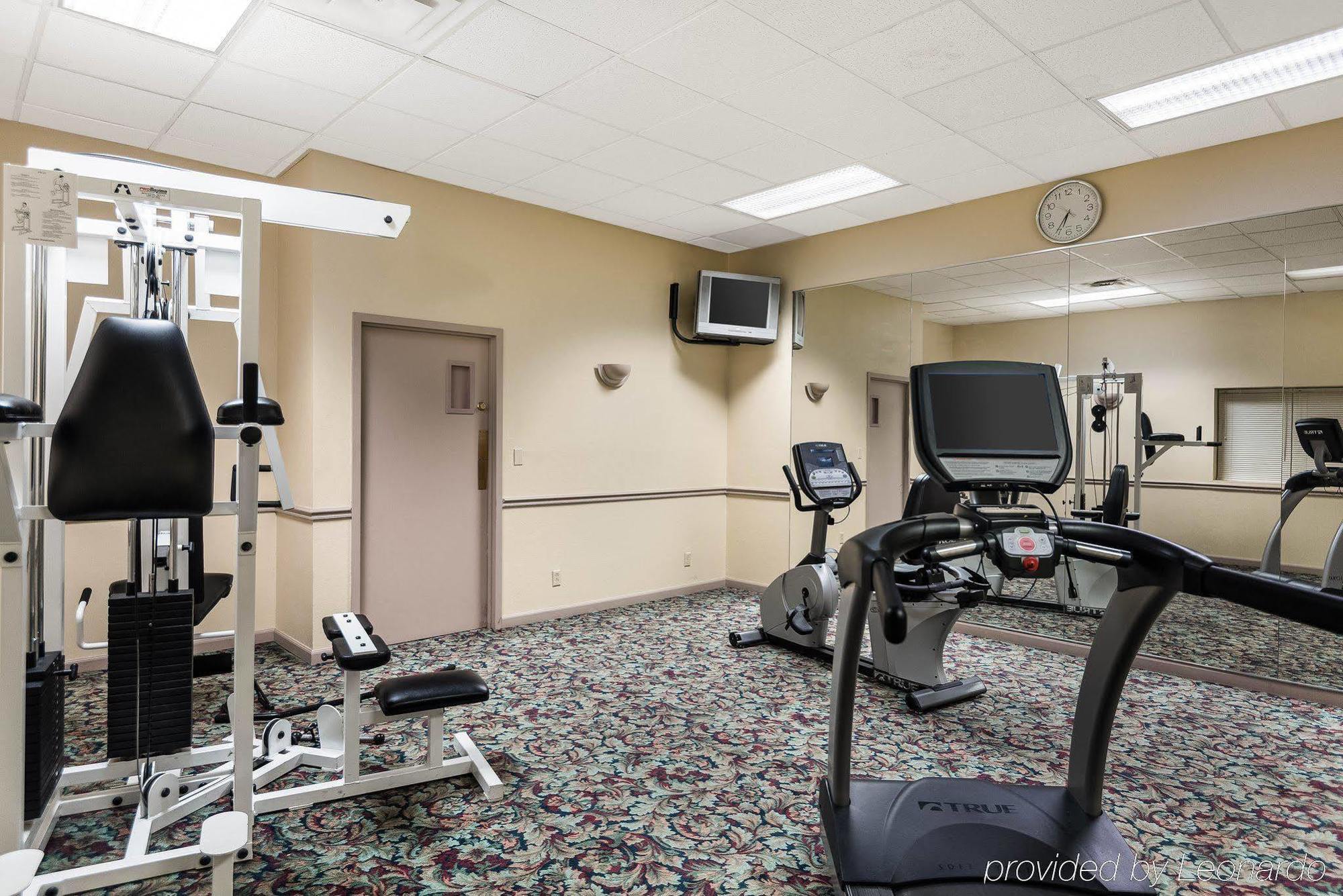 Econo Lodge Inn & Suites Triadelphia - Wheeling Bagian luar foto